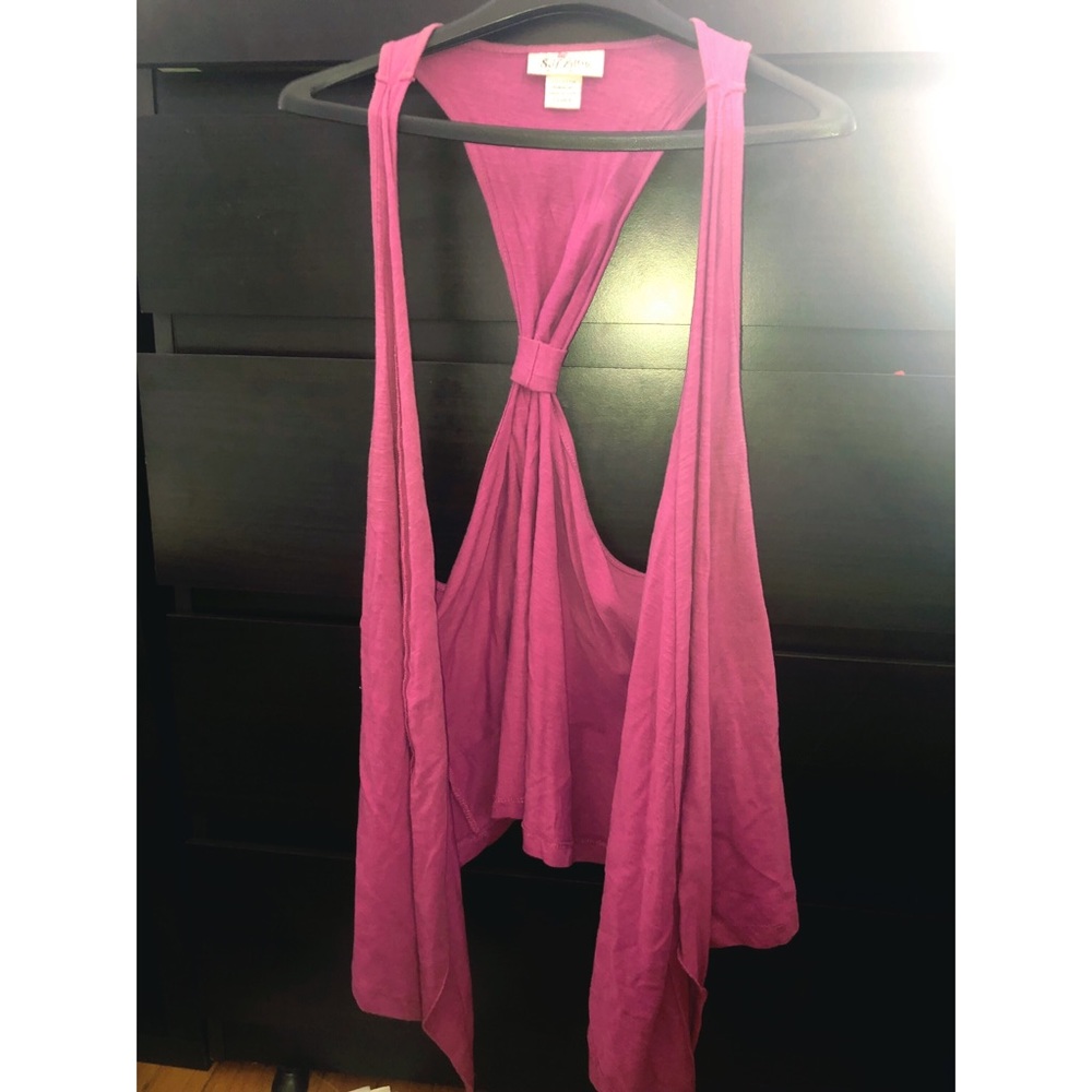 Magenta light vest.  Free with 1 other purchase